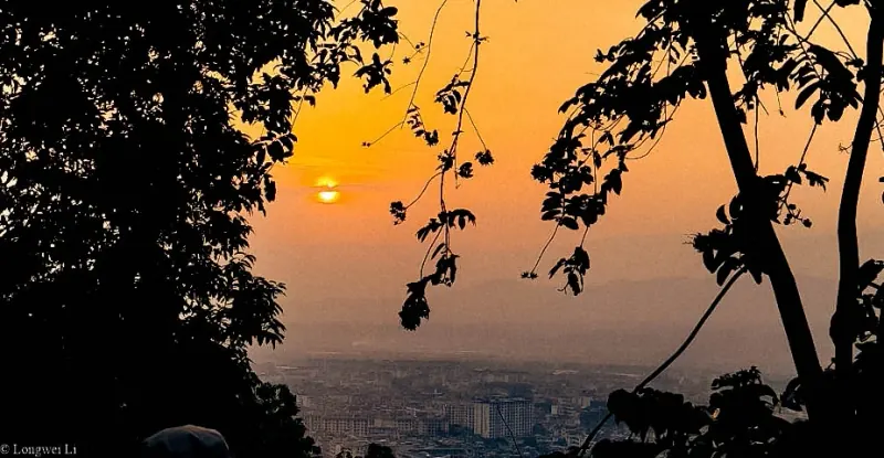 芒市 · 夕阳下的芒市