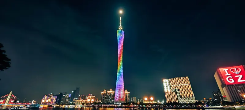 广州 · 塔尖月